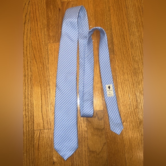 Vineyard Vines Blue Shark Tie NWOT perfect condition - Picture 4 of 4